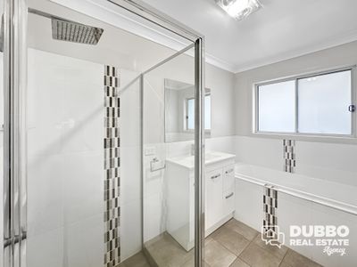1 Apsley Crescent, Dubbo