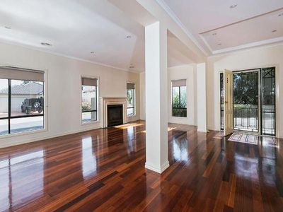 9 Lakeside Drive, Point Cook