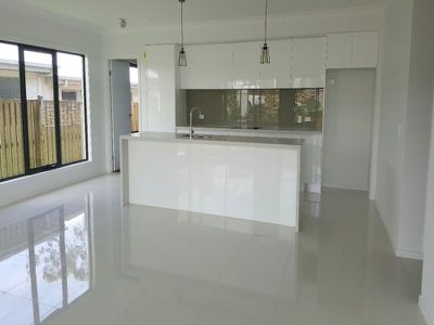 1 / 14 Sapphire Place, Elanora