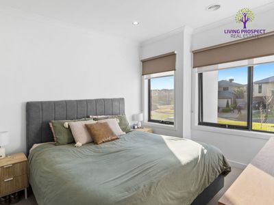 155 Tom Roberts Parade, Point Cook