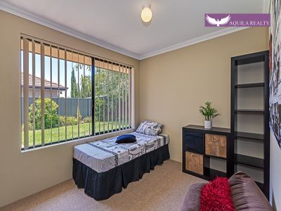 4 Octagon Gardens, Aveley