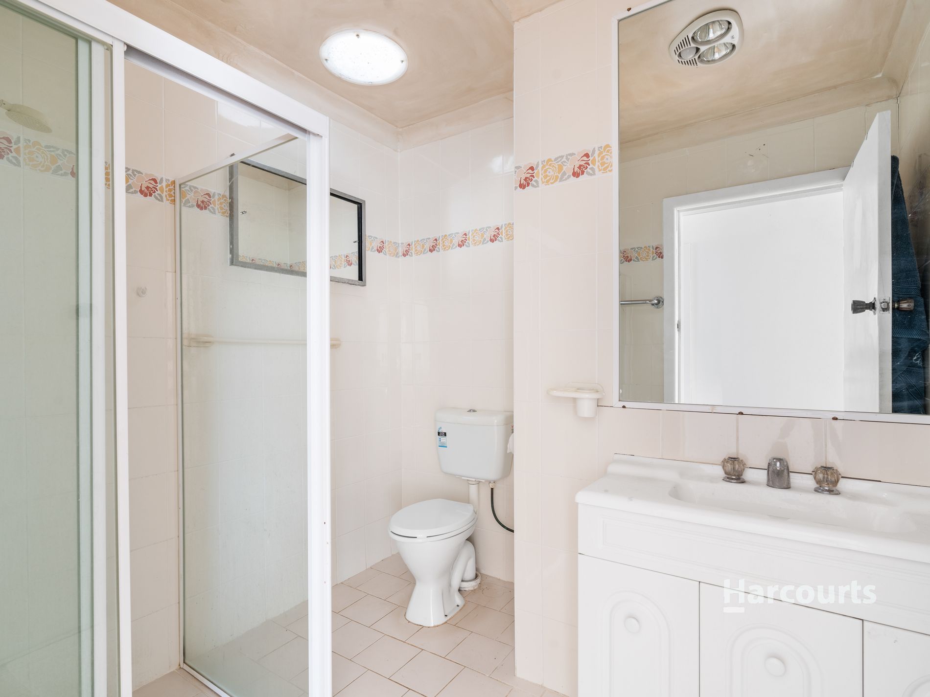 56 Sunset Strip, Manyana