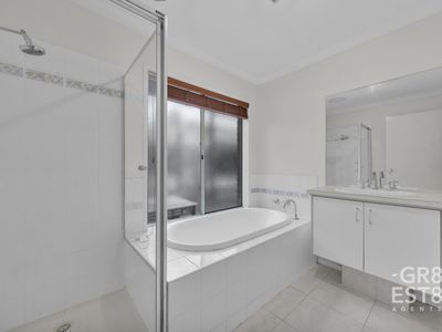 18 Taggerty Crescent, Narre Warren South