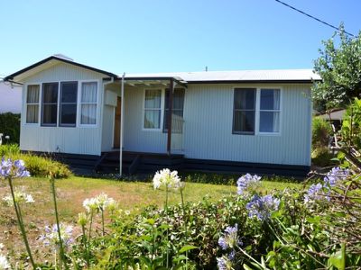 82 Lakeside Avenue, Mount Beauty