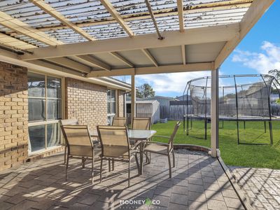 2 Norwood Court, Cranbourne