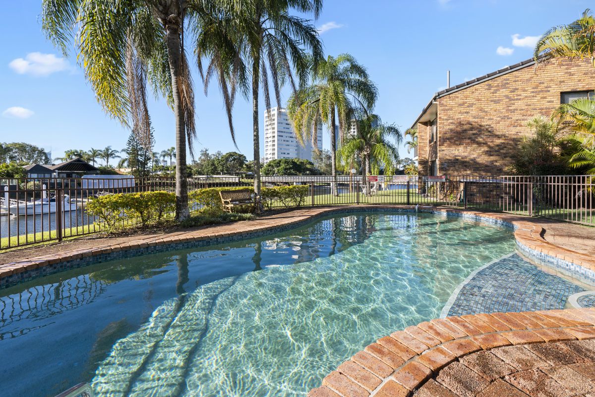 2 / 22 Dunlop Court, Mermaid Waters