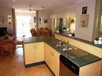 137 The Southern Parkway, Forster