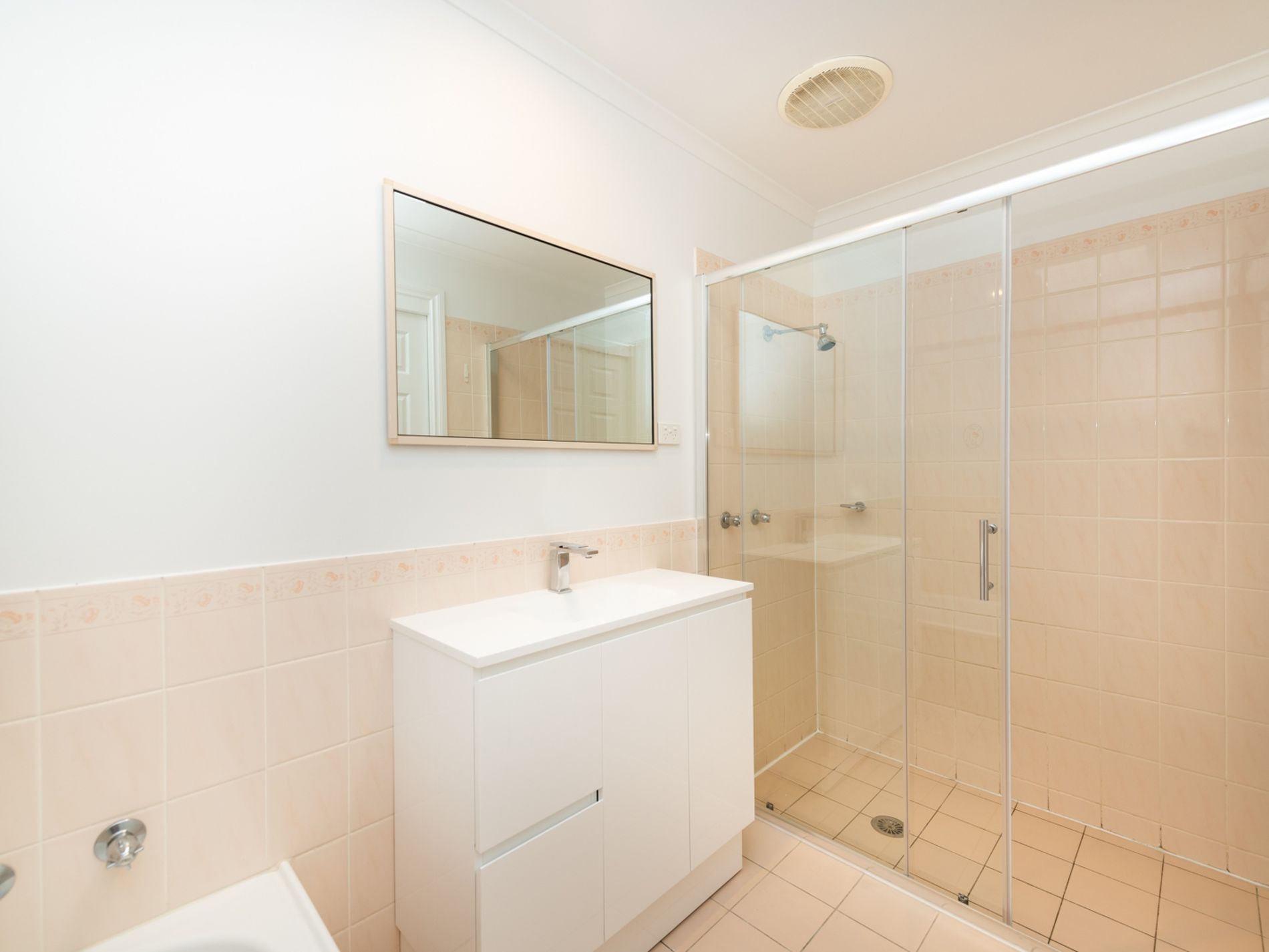 2 / 1 Blackall Avenue, Crestwood