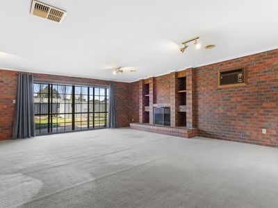 17 McCormack Crescent, Hoppers Crossing