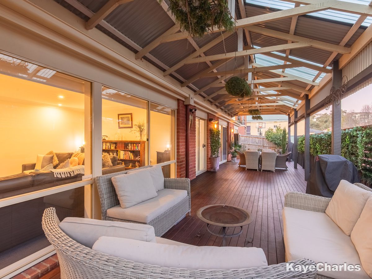 6 Mountain View Circuit, Beaconsfield