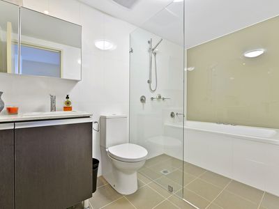 A603 / 40 Shoreline Drive, Rhodes