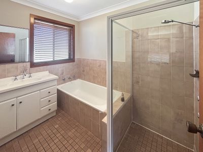 18 Bonner Crescent, Dubbo