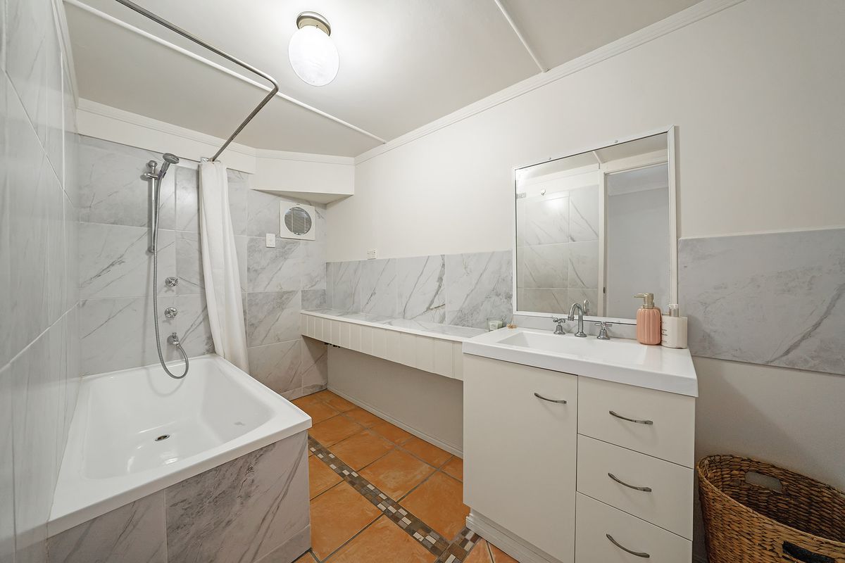 32 Mainsail Street, Currumbin Waters