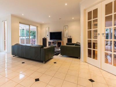 17 AVONDALE DRIVE, Wodonga