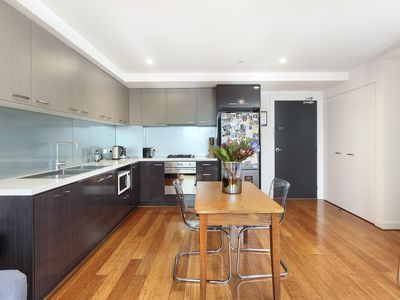303 / 17 Robbs Parade, Northcote