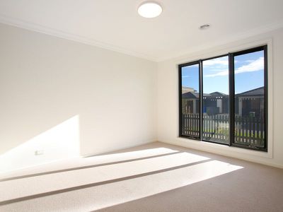 8 Goshawk Street, Narre Warren