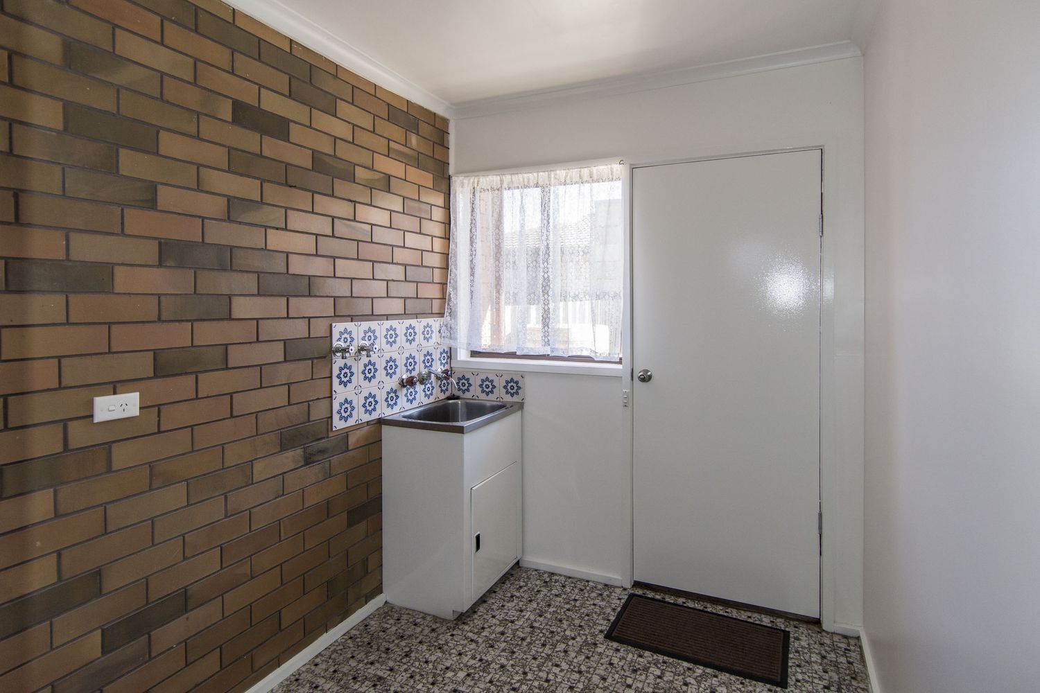 1 / 15 Schwarz Avenue, Horsham