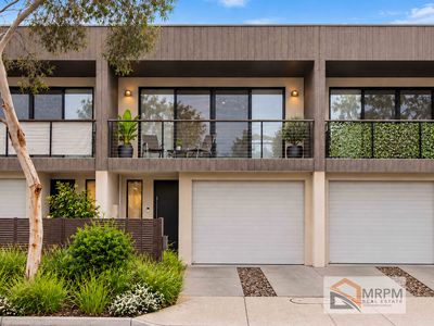 18 Lakeside Crescent, Keilor East