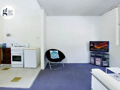9 / 4 Bank Street, Meadowbank