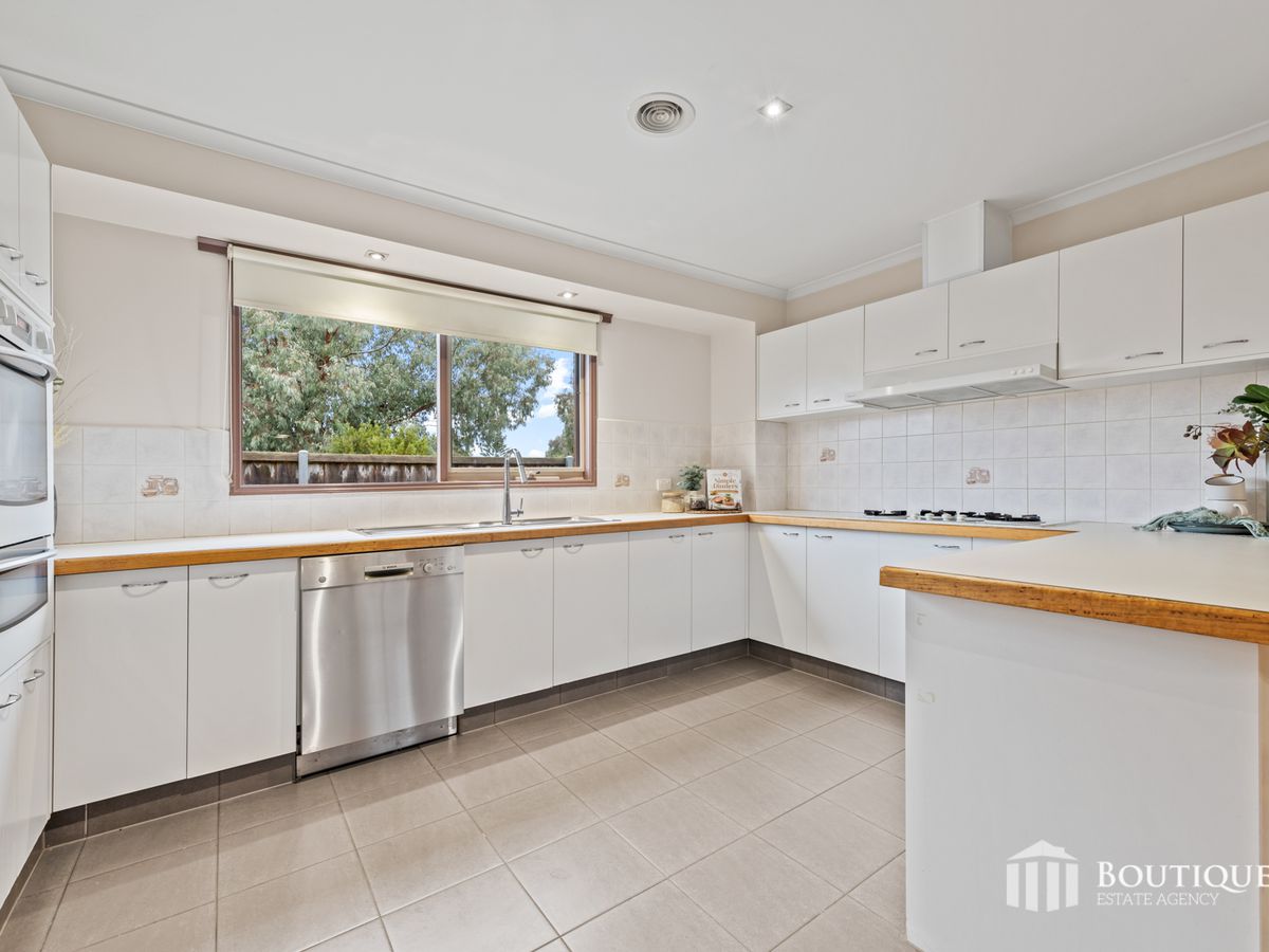 17 Francine Court, Narre Warren