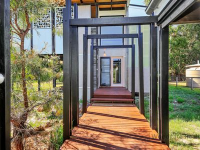 6 WHALE COURT, Woodgate