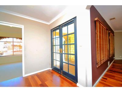 7 Japonica Heights, Halls Head