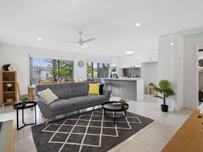 6 / 37 Witheren Circuit, Pacific Pines