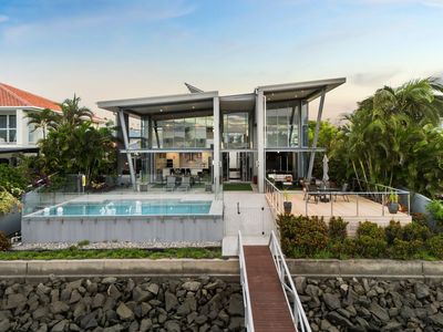 8 Carling Court, Raby Bay