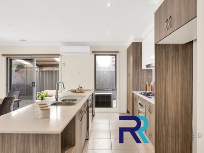 5 EMMETTS MEWS, Deer Park