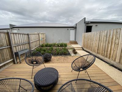 2b Evison View, Werribee