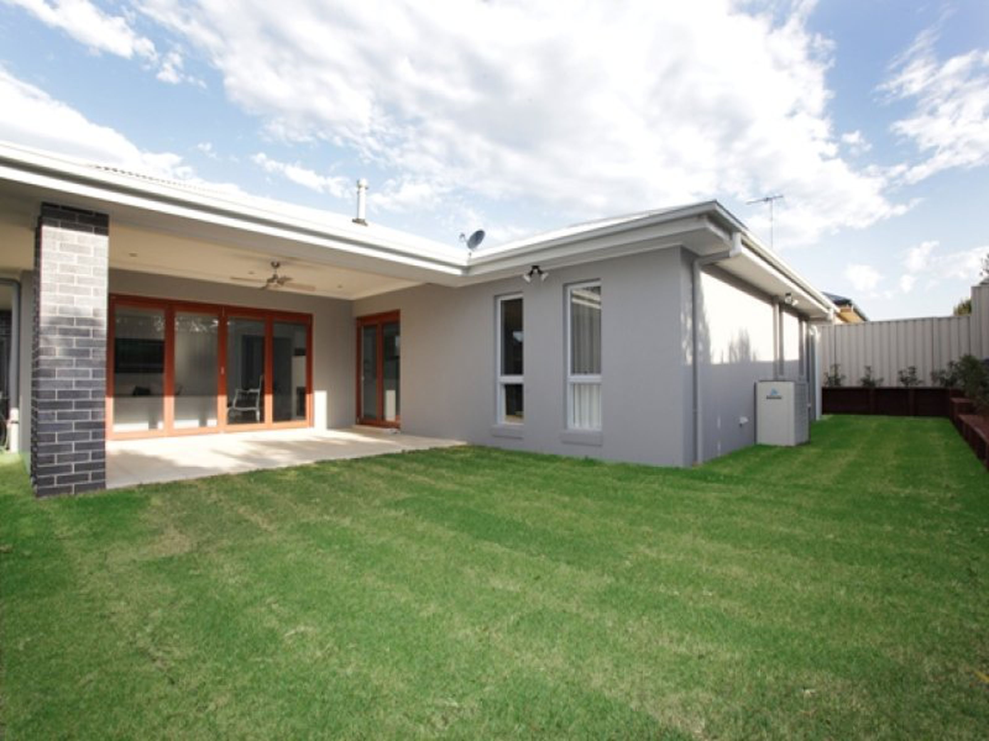1 Heaton Avenue, CLAREMONT MEADOWS