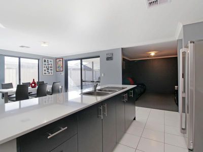 10 Narbone Way, Piara Waters