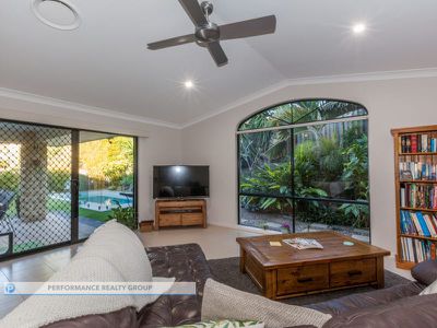 57 Laughlen Chase, Pacific Pines