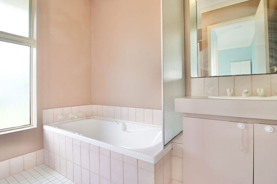 12 Mast Court , Waikiki