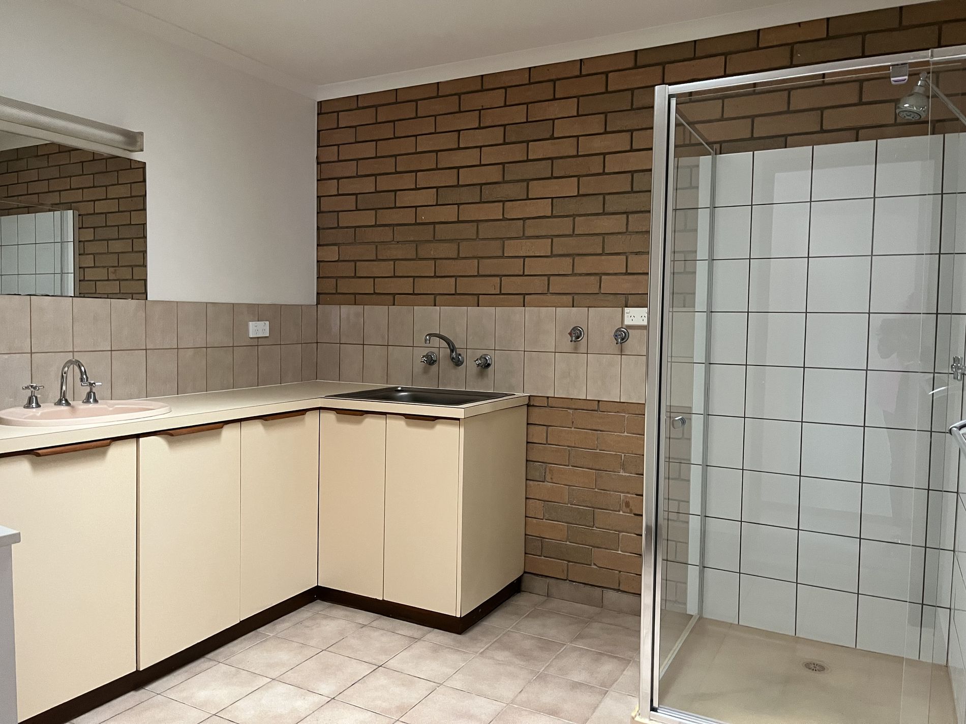 2 / 3-5 Boundary Road, Newcomb