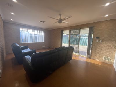 2 Stenton Gardens, Kinross