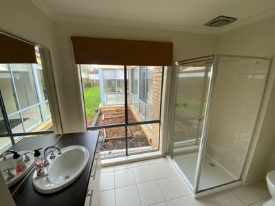 13 Chestnut Grove, Werribee