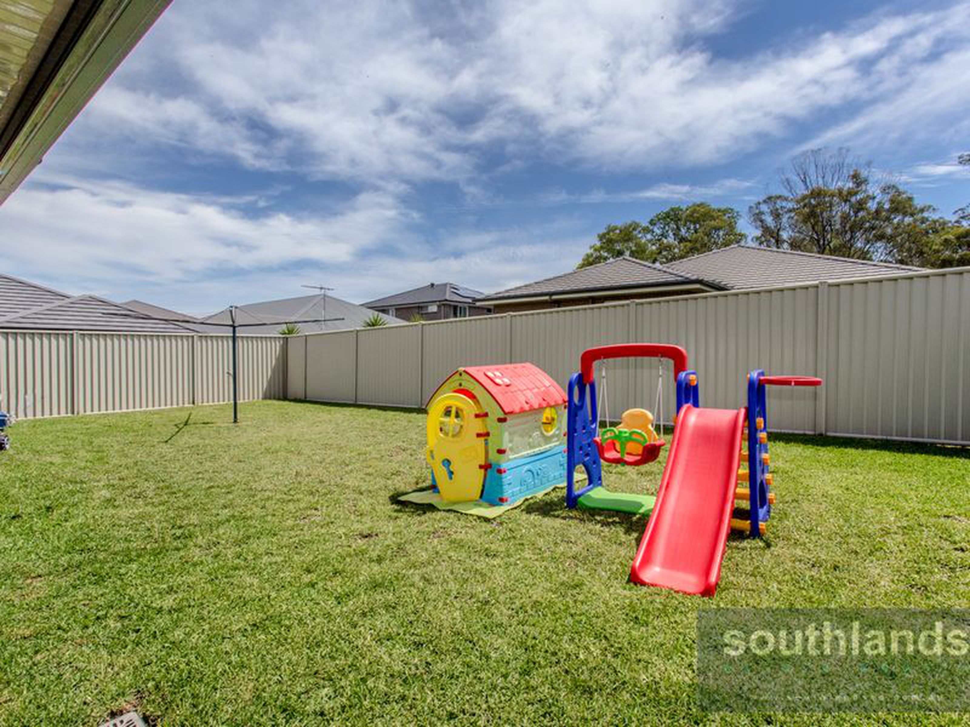 17 Equestrian Circuit, CLAREMONT MEADOWS