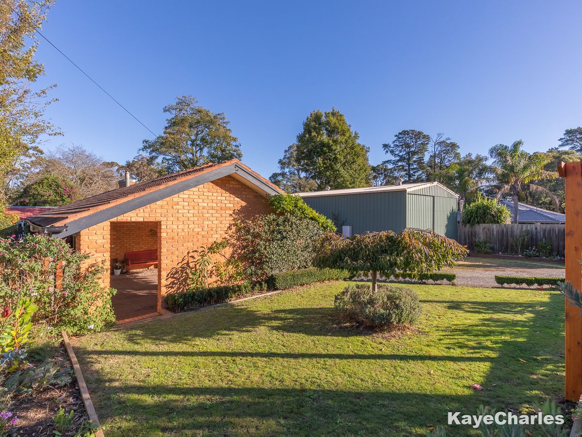 2 Young Street, Beaconsfield Upper