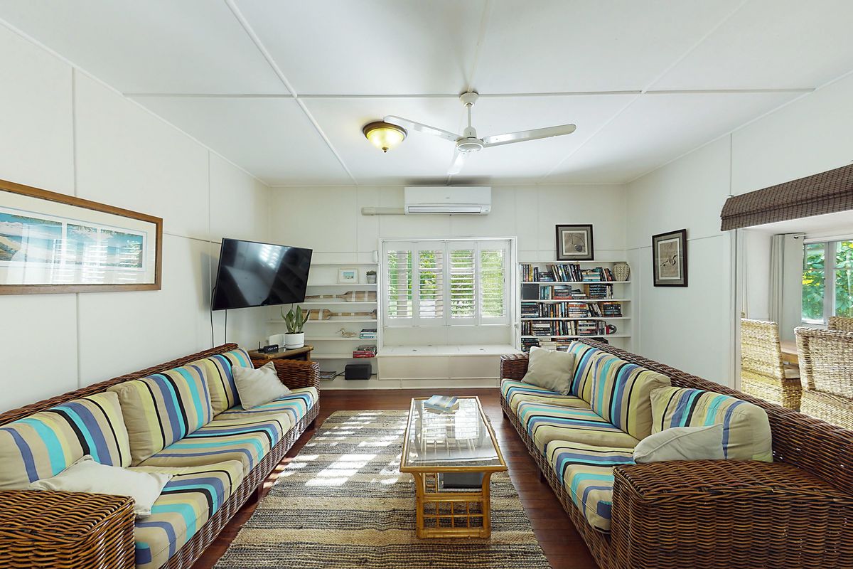 2 Lake View Dr, Tewantin