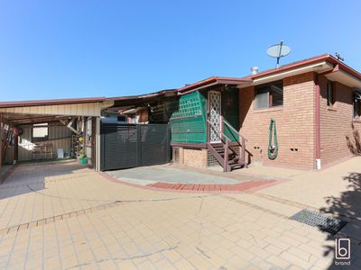 25 James Road, Toukley