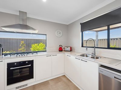 26 Gossan Chase, Piara Waters