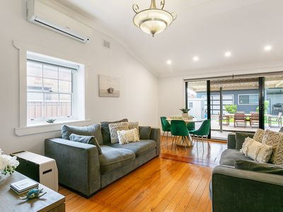 266 Gloucester Road, Beverly Hills