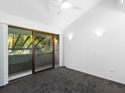 2 / 142 Carmody Road, St Lucia