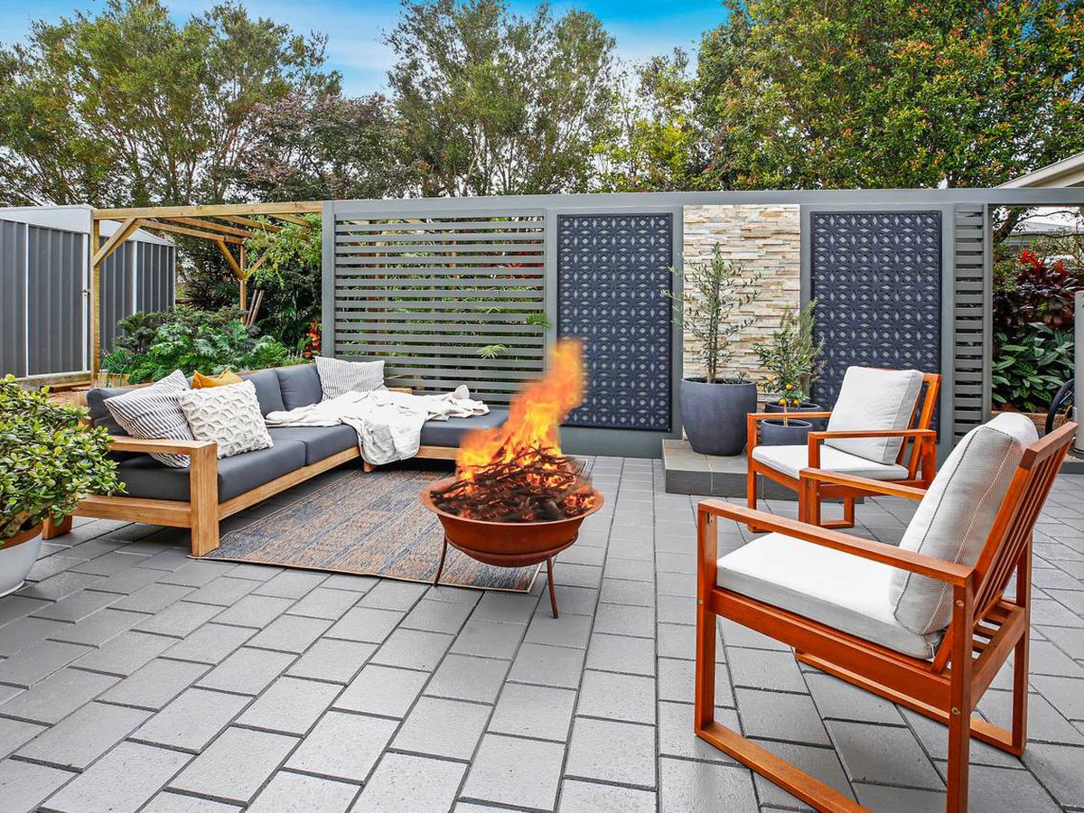 16 MITCHELL DRIVE, Atherton