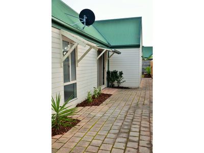 4 Bond Street, Hadfield