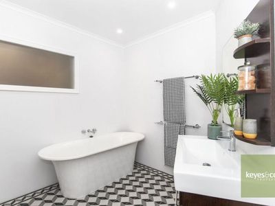2 Love Lane, Rosslea