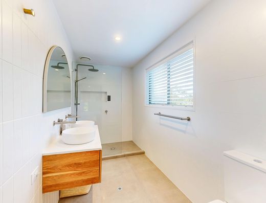 A Hidden Tewantin Gem with Space to Inspire image 12