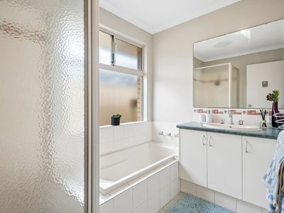 56 Cheltenham Loop, Bertram