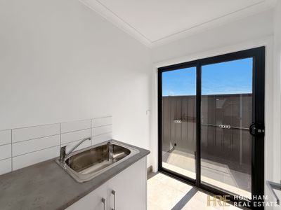 35 Mclean Drive, Horsham